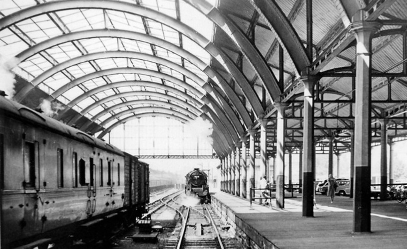 Old photo of platform at Green Park railway station